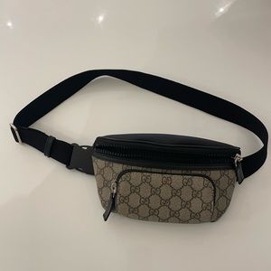 Gucci GG supreme waist pouch